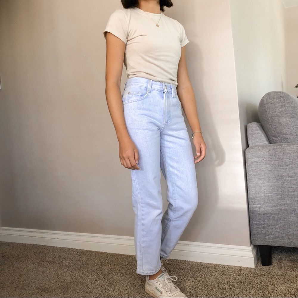vintage light wash lee jeans